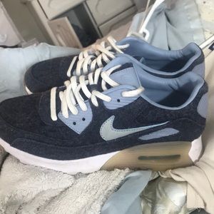 Nike shoes worn twice!!